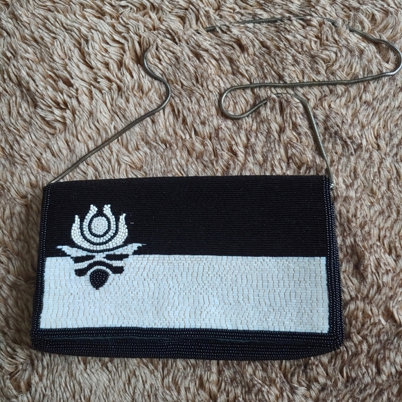 Vintage Handbags - Walborg Vintage 60s Black White Beaded Purse Lotus